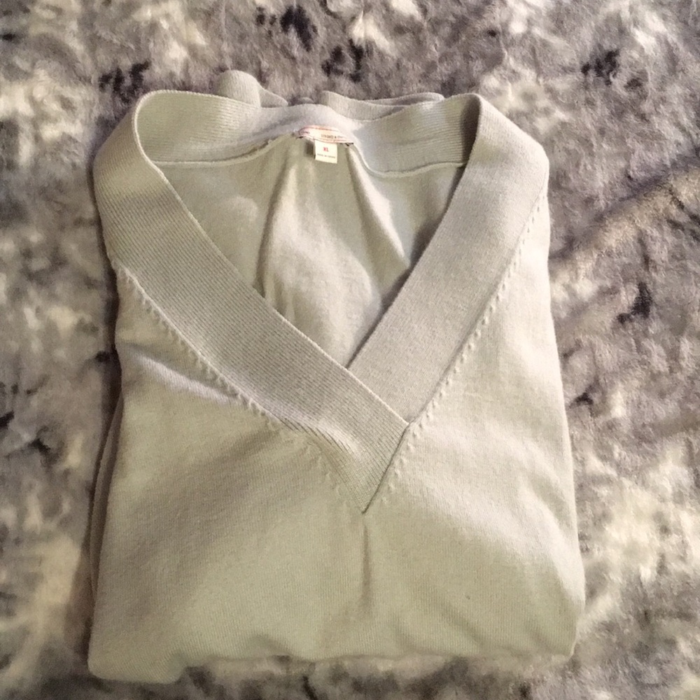 GAP v-neck greyish blue sweater